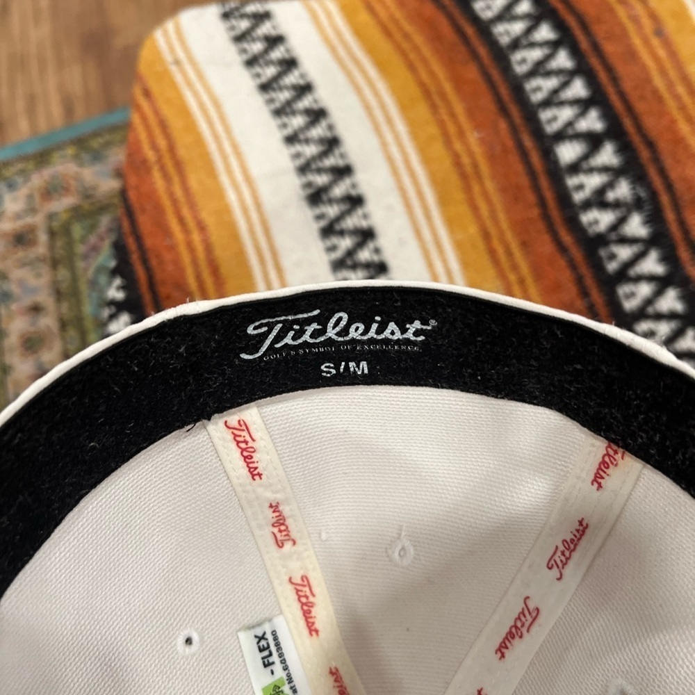 Titleist flex fit baseball cap in GUC - Picture 6 of 7